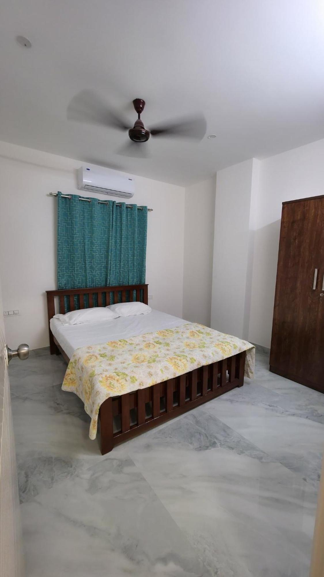Apartment Ssn - Gayatri Vrindavan Near Play *